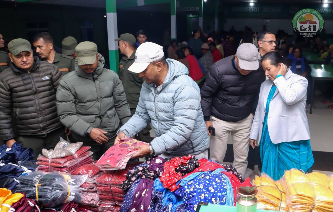 हेटौँडा उपमहानगरपालिकाको स्थापना दिवसमा मानवसेवा आश्रमलाई लत्ताकपडा सहयोग