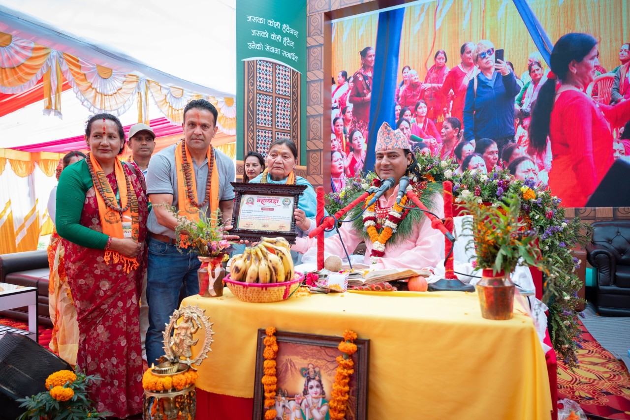 बुधबार महायज्ञमा भण्डारी परिवारद्वारा १ लाख ११ हजार १ सय रुपैयाँ योगदान