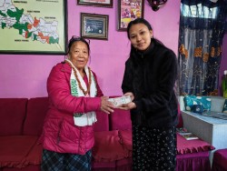 मानवसेवा आश्रम बागलुङलाई क्रेनिङटन आमा समूहद्वारा ५५ हजार आर्थिक सहयोग