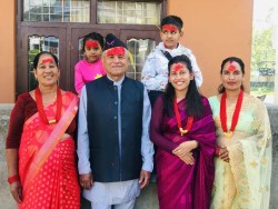 खडकबहादुर कुँवरद्वारा आश्रमलाई आर्थिक सहयोग