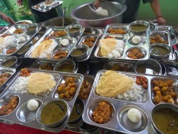 आश्रमका सेवाकेन्द्रहरुमा १५ वटा भोजनसेवा र ६ वटा खाजासेवा सम्पन्न