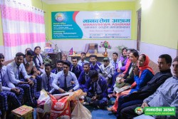 सर्लाही सेवाकेन्द्रलाई लालीगुराँस एकेडेमीद्वारा खाद्यान्न तथा औषधी सामग्री योगदान