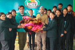 आश्रमकाे दाङ सेवाकेन्द्रमा विद्यार्थीहरूद्वारा बल्याङ्केट  वितरण