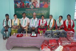 स्मृति मरासिनीद्वारा जन्मदिनको अवसरमा रूपन्देहीकाे तिलाेत्तमा सेवाकेन्द्रमा लत्ताकपडा याेगदान