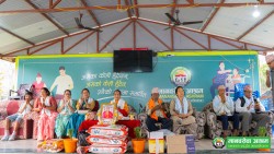 कटुवालद्वारा सर्लाही सेवाकेन्द्रलाई खाद्यान्न सहयाेग