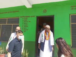 महिला बालबालिका तथा ज्येष्ठ नागरिक मन्त्री नवल किशोर शाहद्वारा सुर्खेत सेवाकेन्द्रकाे अवलाेकन