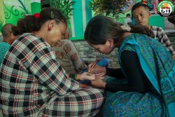 श्रावणको पहिलो दिन चुरा, टिका र मेहन्दीले सजिइन् लक्ष्मीहरु 