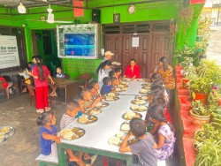 सानुमाया अधिकारी थापाको स्मृतिमा गोरखा सेवाकेन्द्रका भोजन सेवा योगदान