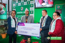 एनसेलद्वारा लमजुङ शाखाकाे भवन निर्माणका लागि १० लाख रूपैयाँ याेगदान