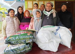 जन्मदिनमा मानवसेवा आश्रमलाई खाद्यान्न सहयोग