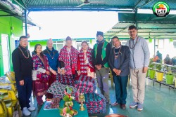 दुहा दम्पत्तीद्वारा विवाह वर्षगाँठको अवसरमा न्यानो कपडासहित खाद्यान्न सहयोग