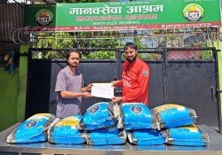 भीम उपाध्यायद्वारा धनगढीस्थित मानवसेवा आश्रमलाई खाद्य सामग्री हस्तान्तरण