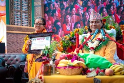 नर्मदादेवी आचार्यद्वारा आश्रमकाे अक्षयकाेषका लागि १ लाख ११ हजार ५ रुपैयाँ दान अर्पण