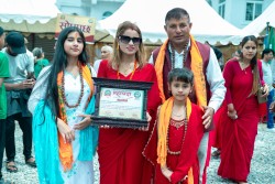 महायज्ञमा अक्षयकोष निर्माणका लागि लामिछाने दम्पतीद्वारा  १ लाख ११ हजार १ सय ११ रुपैयाँ दान