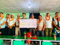 नारायणी यातायात व्यवसायी संघद्वारा मानवसेवा आश्रमलाई  ५१ हजार रुपैयाँ प्रदान