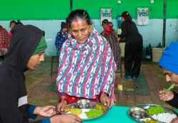 तुलसीपुर सेवाकेन्द्रमा भोजनसेवा योगदान
