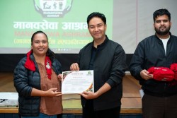 सुनिता त्रिपाठी पौडेलद्वारा मानवसेवा आश्रमकी एक बालिकाको अभिभावकत्व ग्रहण