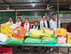 छिमेक लघुवित्तद्वारा मानवसेवा आश्रम धनगढी शाखालाई खाद्यान्न सहयोग