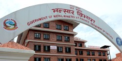 ‘विदेशबाट फर्किनेले ल्याएका सामग्रीको स्रोत खोजिनुपर्छ’