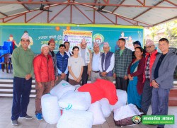 निवर्तमान रक्षा मन्त्री  उप्रेतीद्वारा सर्लाही सेवाकेन्द्रमा कम्मल योगदान