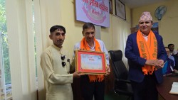 कर्मचारी मिलन केन्द्र कैलाली द्धारा एककोठा निर्माणका लागि ६ लाख ११ हजार १ सय ११ रुपैयाँ  याेगदान