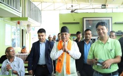 नेकपा माओवादी केन्द्रका अध्यक्ष तथा पूर्व प्रधानमन्त्री पुष्पकमल दाहाल मानवसेवा आश्रममा