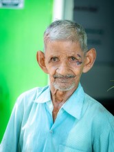 मानवसेवा आश्रम नेपागलञ्जद्वारा बाेल्न नसक्ने अवस्थामा रहेका वृद्धकाे उद्धार