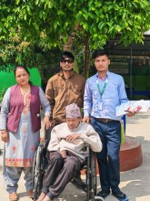 रेखदेख गर्ने काेही नभएपछि ७६ वर्षीय पदमबहादुर बि‍ककाे आश्रमद्वारा उद्धार