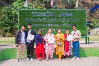 मानवसेवा आश्रम कास्की हेम्जा  सेवाकेन्द्रलाई नगद सहयाेग