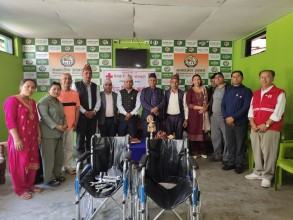 विश्व रेडक्रस दिवसकाे अवसरमा ह्वीलचेयर सहयाेग