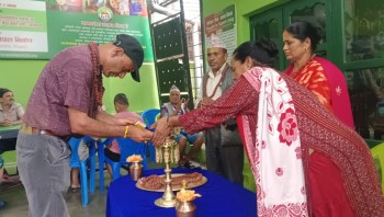 आचार्य  परिवारद्बारा बागलुङ सेवाकेन्द्रलाई १० हजार ५ रुपैयाँ योगदान