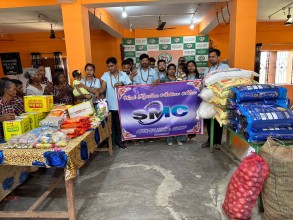 एस.एम.सी. एड्भर्टाइजिङ्ग एण्ड मिडिया कम्पनीद्वारा  वीरगञ्ज सेवाकेन्द्रलाई खाद्यान्न सामग्री अर्पण