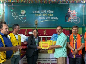 लायन्स क्लव अफ काठमाडौं र स्मार्ट बचत तथा ऋण सहकारी संस्थाद्वारा जिन्सी सामग्री अर्पण