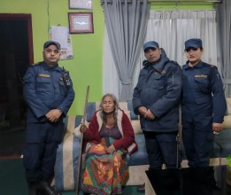 नेपाल प्रहरीकाे राेहवरमा ७० वर्षीय लालमाया गुरुङको उद्धार