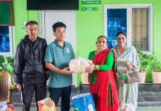 पुण्यतिथिकाे स्मृतिमा  मानवसेवा आश्रम हेमजालाई खाद्य सहयोग