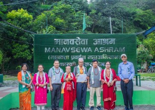 मानवसेवा आश्रम हेमजालाई आर्थिक सहयाेग प्रदान
