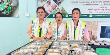  कमला श्रेष्ठको स्मृतिमा चितवन शाखामा भोजन सेवा याेगदान