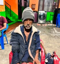 सडकमा भौँतारिरहेका ६२ वर्षीय शेषनिधिको मानवसेवा आश्रमले गर्‍यो उद्धार