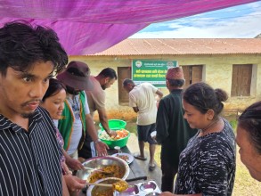बाढी प्रभावितको भोक मेटाउँदै मानवसेवा आश्रम र आनी छोइङ फाउन्डेसन
