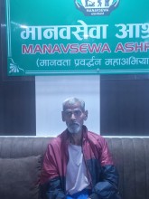संरक्षण गर्ने कोही नभएपछि मानवसेवा आश्रमद्वारा बनरा थारुकाे उद्धार