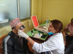 मानवसेवा आश्रम रानीवन सेवाकेन्द्रमा निःशुल्क आँखा शिविर