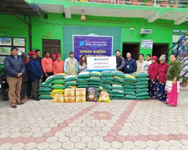 नेपाल एसबीआई बैंकद्वारा सुर्खेत शाखालाई  १ लाख ५० हजारको खाद्यान्न हस्तान्तरण