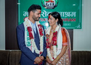 मानवसेवा आश्रममा पुगेर थापा र पोखरेलले गरे विवाह