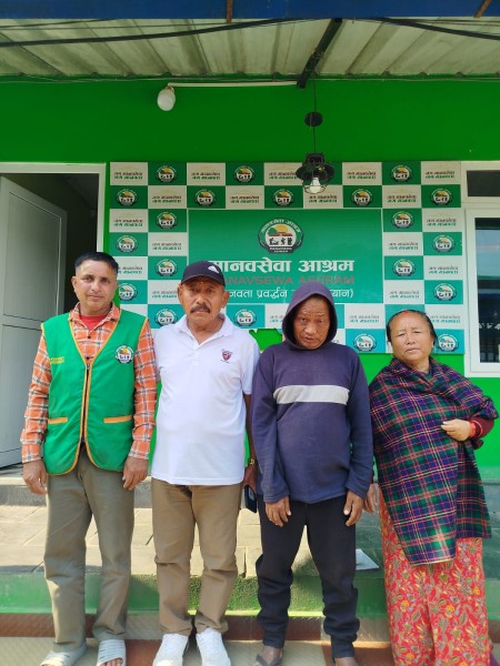 ५० दिनकाे आश्रम बसाइँपछि साेमबहादुर गुरूङकाे पारिवारिक पुनर्मिलन