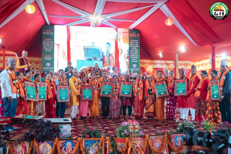 महायज्ञकाे अवसरमा आश्रमका  समर्पित अभियान्ताका अभिभावकहरू अभिनन्दित