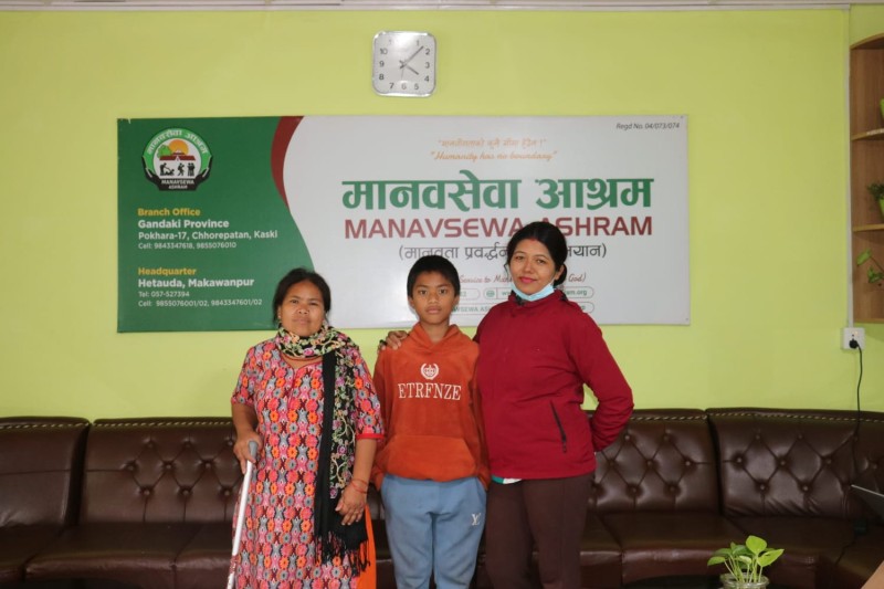 आश्रम बसाइँकाे १ वर्षपछि आमाछाेराकाे सुखद् पारिवारिक पुनर्मिलन