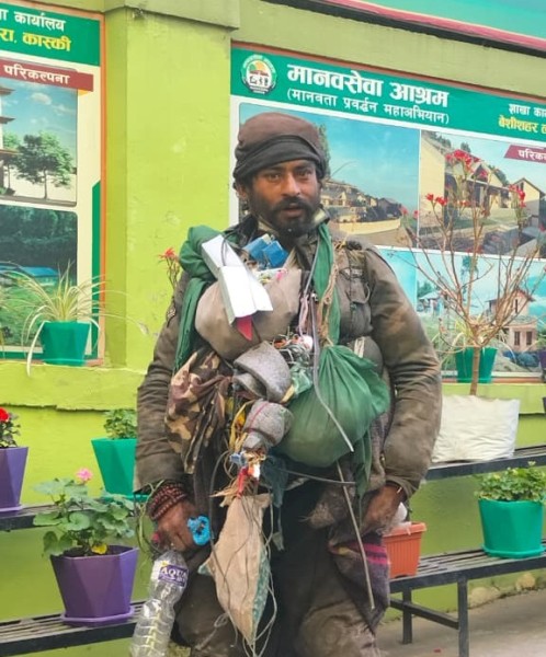 बेवारिसे अवस्थामा रहेका ३५ वर्षीय कृष्णकाजी विश्वकर्माको उद्धार
