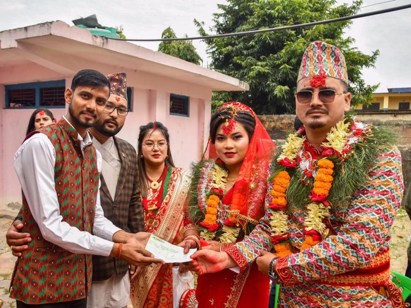 गायक सन्दिप विष्ट द्वारा विवाहको अवसरमा वीरगञ्ज सेवाकेन्द्रलाई ५१ हजार रूपैयाँ योगदान