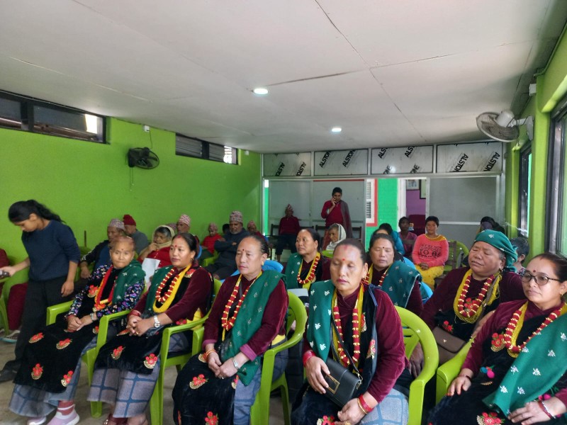 देउराली चोक आमा समूहबाट मानवसेवा आश्रमलाई १ लाख ५ सय ५५ रुपैयाँ सहयोग