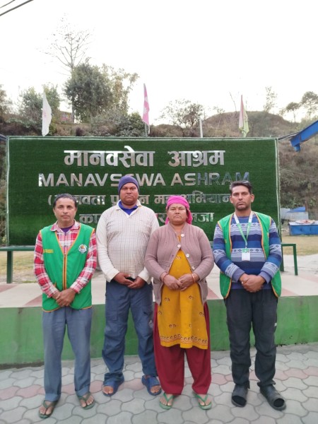 २८ दिनकाे आश्रम बसाइँपछि अमृत नेपालीकाे सुखद् पारिवारिक पुनर्मिलन